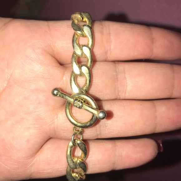 Women’s gold Betsey Johnson bracelet! - Picture 5 of 5